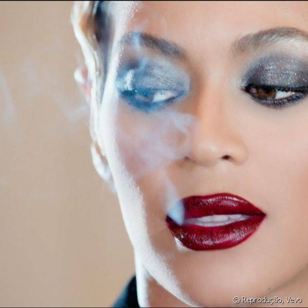 A pele matte foi usada por Beyoncé por ser mais discreta e manter as atenções apenas nos olhos e lábios
